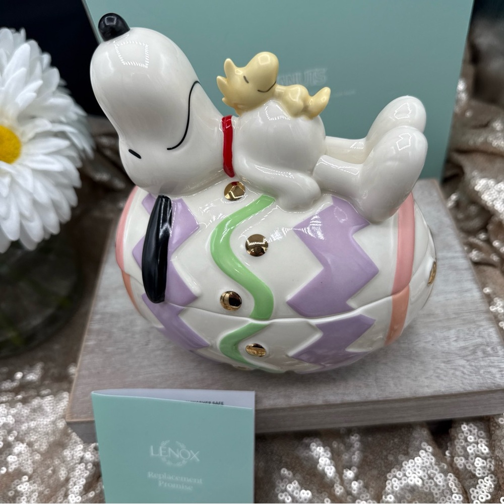 Lenox Snoopy Easter Egg Figurine - Picture 2 of 4
